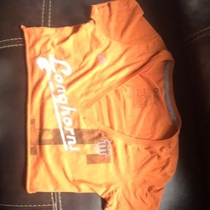 it’s been used but it’s a rly cute crop top!!